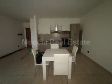 Caserta Sud Ampio Trilocale Arredato con Box Auto - foto 3