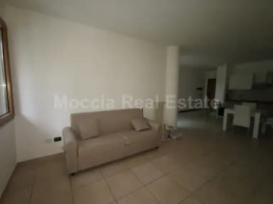 Caserta Sud Ampio Trilocale Arredato con Box Auto - foto 7