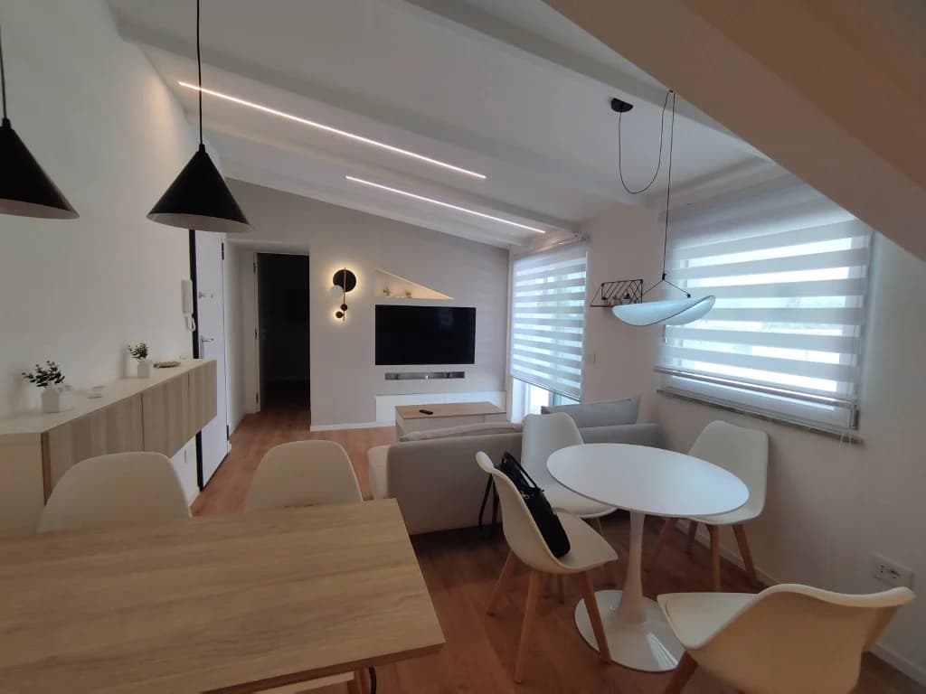 Moderno Luminoso Bilocale Arredato Nuovo con Terrazzo zona Sud - foto 1