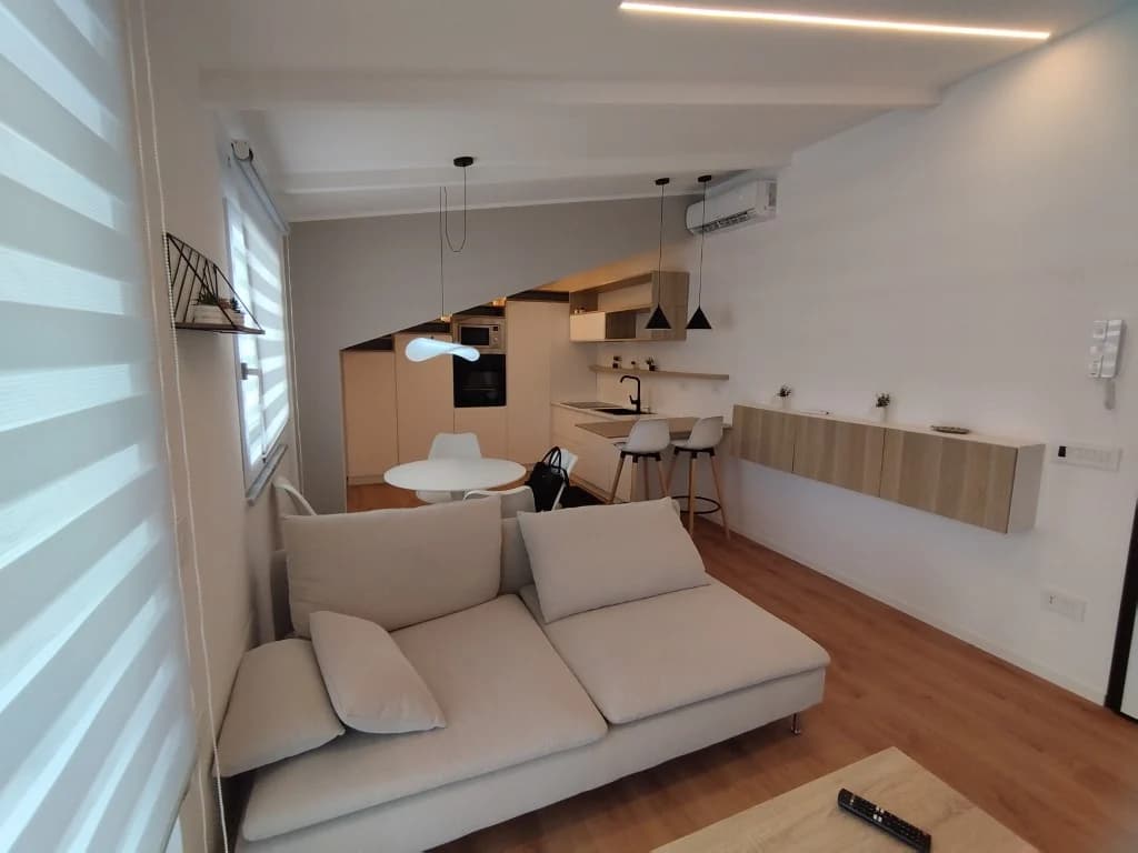 Moderno Luminoso Bilocale Arredato Nuovo con Terrazzo zona Sud - foto 9