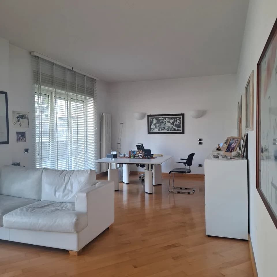 AMPIA CAMERA DOPPIA USO UFFICIO ARREDATA CENTRO VIA BOTTICELLI - foto 5