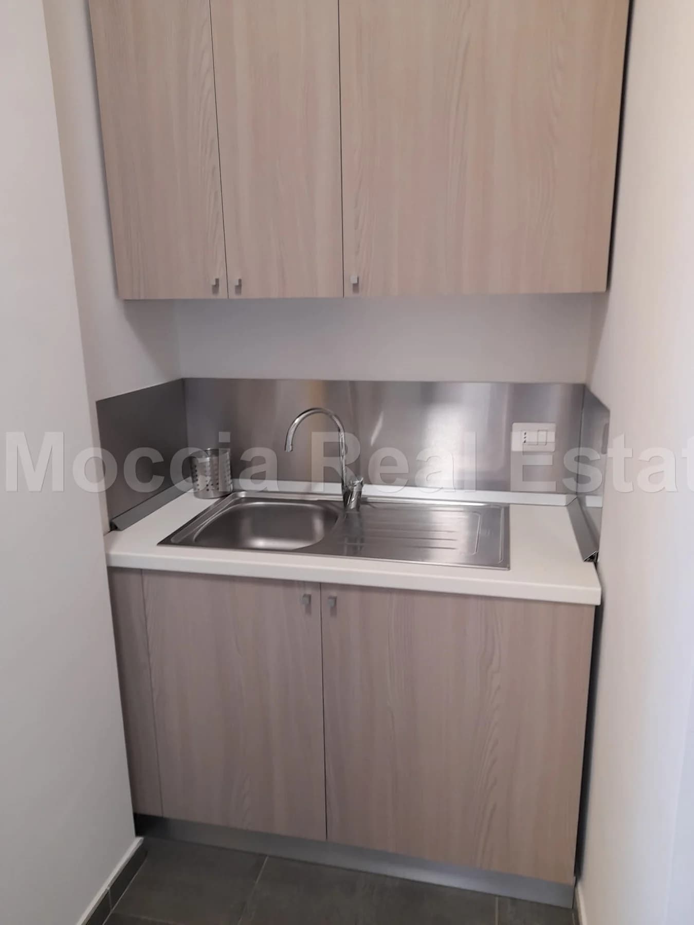 Bilocale Arredato tutto compreso zona Reggia - foto 9