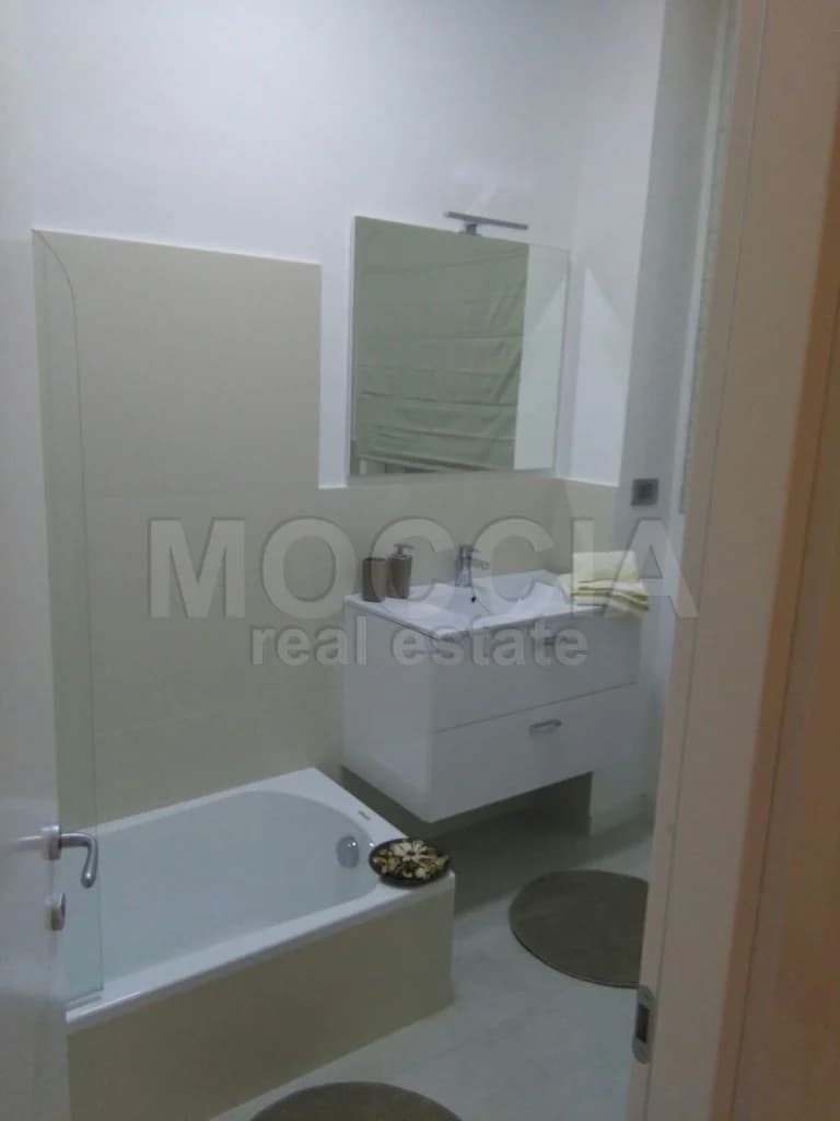 Trilocale Ristrutturato Arredato Nuovo e Moderno in Centro via Ricciardi - foto 25