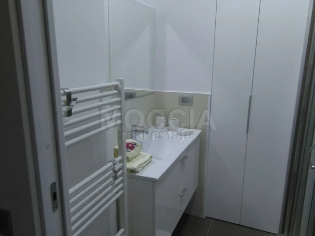 Trilocale Ristrutturato Arredato Nuovo e Moderno in Centro via Ricciardi - foto 33