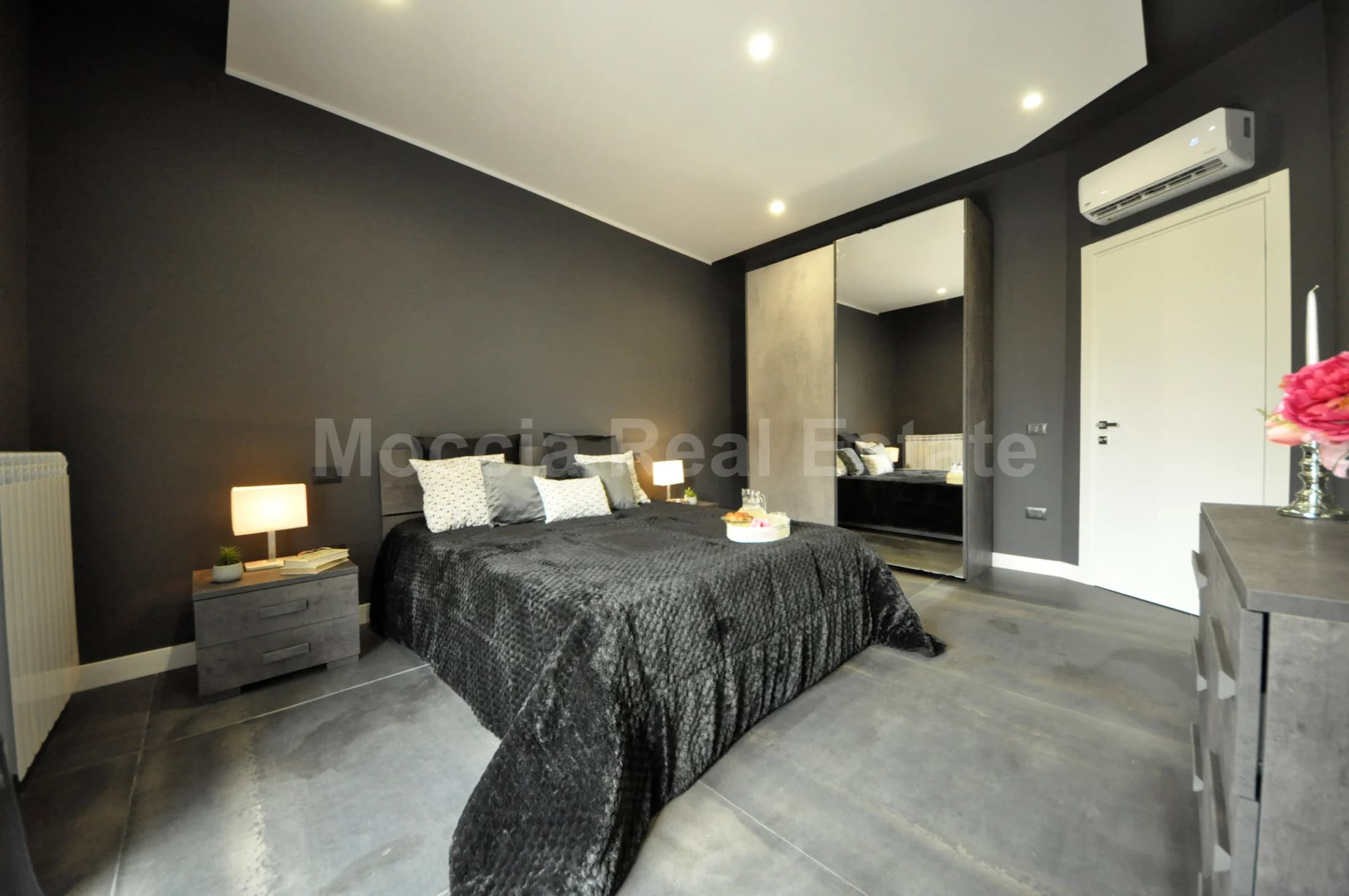 Ampio Trilocale Rifinito arredato Moderno in Residence zona Reggia - foto 1