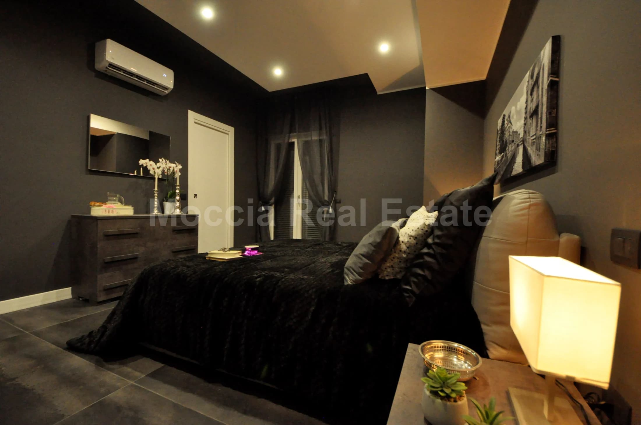 Ampio Trilocale Rifinito arredato Moderno in Residence zona Reggia - foto 9