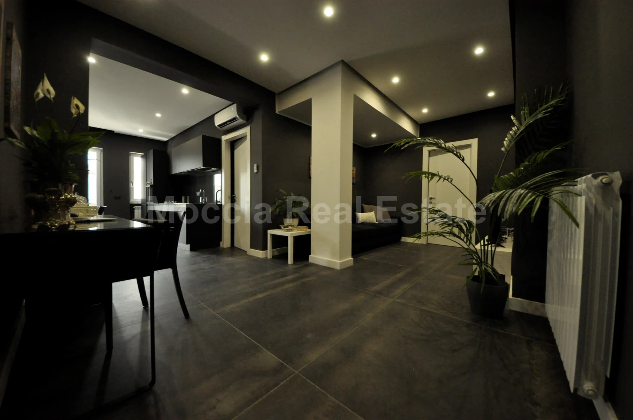 Ampio Trilocale Rifinito arredato Moderno in Residence zona Reggia - foto 12