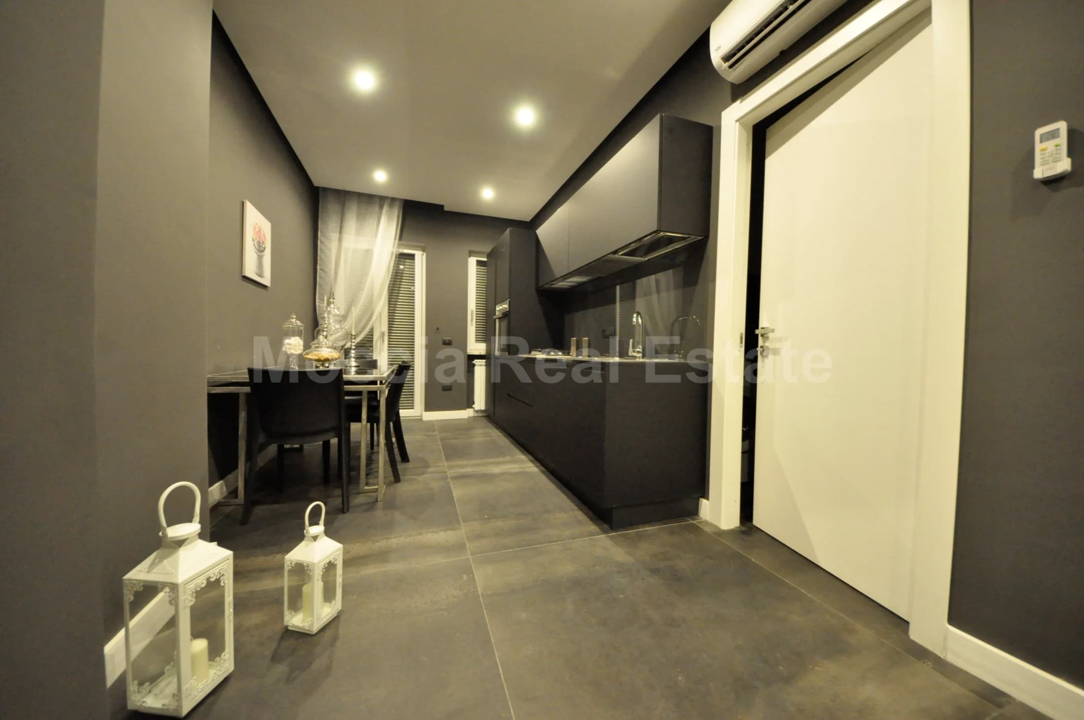 Ampio Trilocale Rifinito arredato Moderno in Residence zona Reggia - foto 14