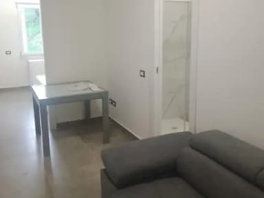 Bilocale arredato con posto auto san leucio - foto 11