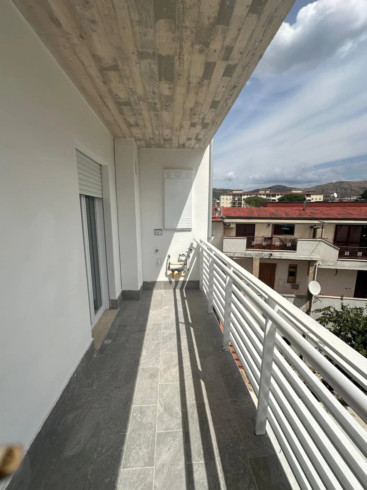 Rifinito Moderno Trilocale Arredato con Posto auto Nuova Costruzione - foto 1