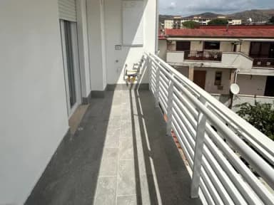 Rifinito Moderno Trilocale Arredato con Posto auto Nuova Costruzione - foto 1