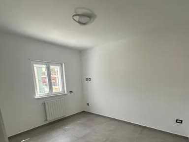 Rifinito Moderno Trilocale Arredato con Posto auto Nuova Costruzione - foto 3