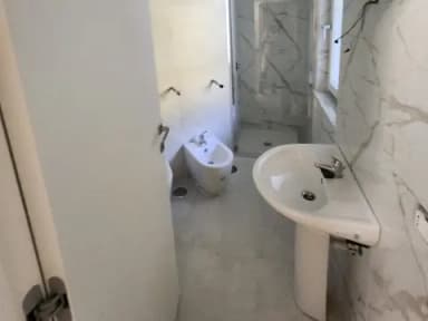 Piccolo Bilocale arredato nuovo con posto auto san leucio - foto 9