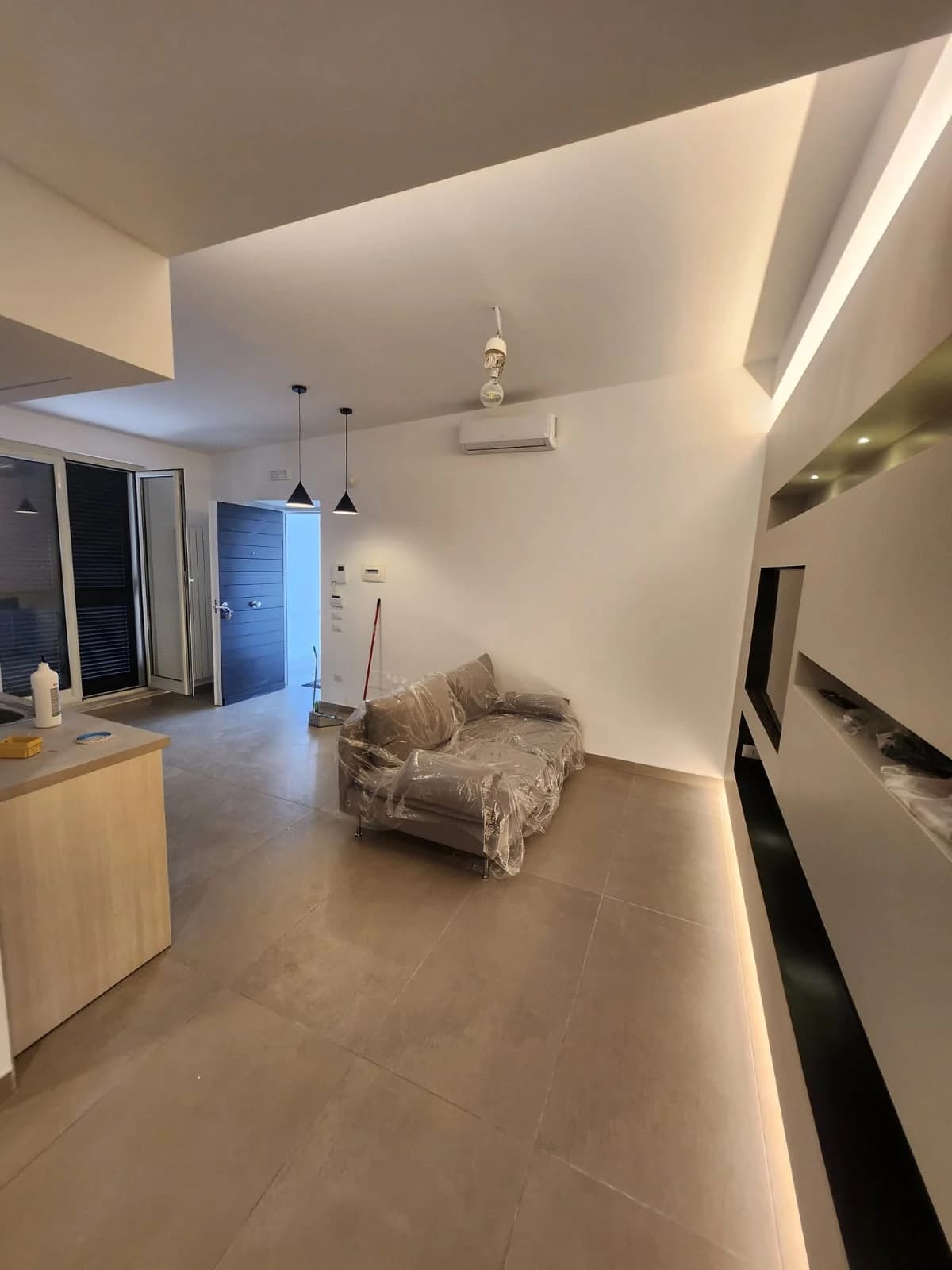 Bilocale Attico Arredato con Terrazzo e Posto Auto in Residence - foto 7