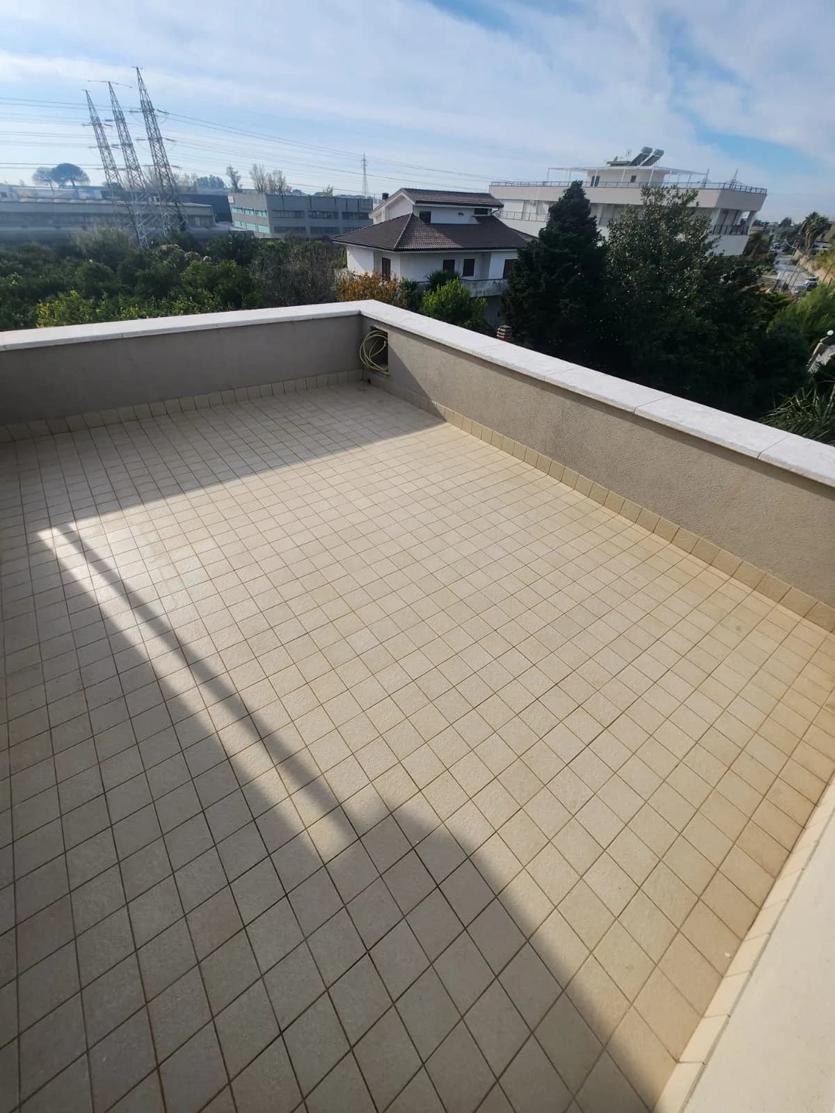 Bilocale Attico Arredato con Terrazzo e Posto Auto in Residence - foto 13