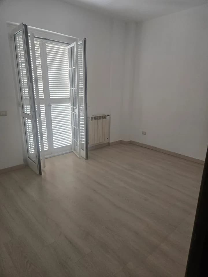 Ampio quadrilocale con box e posto auto centro via colombo - foto 1