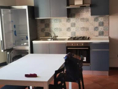 Ampio Trilocale Arredato con posto auto coperto zona centro - foto 1