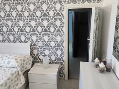 Bilocale ristrutturato e arredato zona san leucio - foto 1