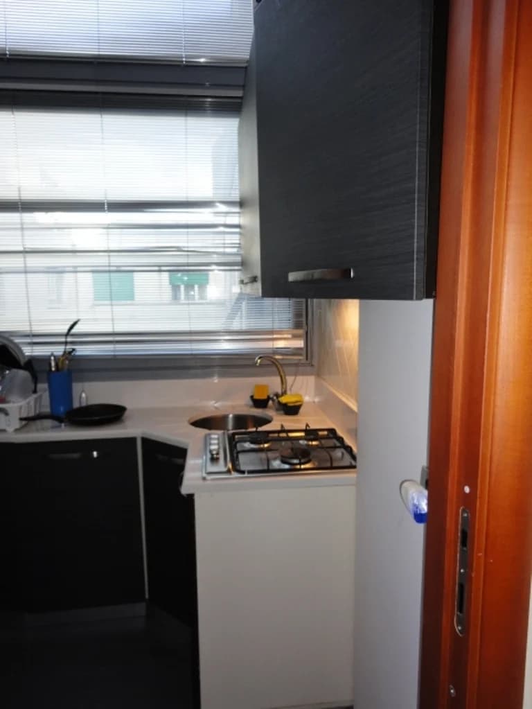 Piccolo Loft arredato centro corso trieste in residence con posto auto - foto 1