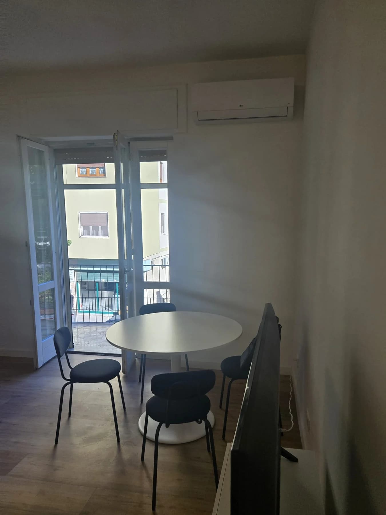 Trilocale ristrutturato ed arredato nuovo con box auto in via roma - foto 39