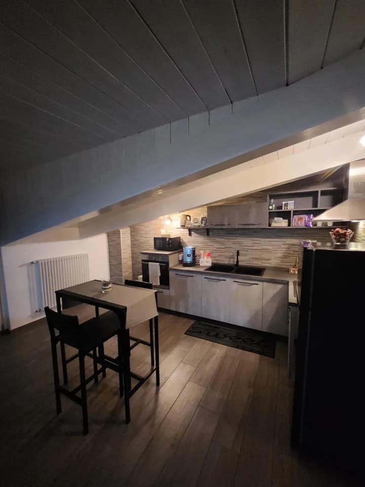Attico arredato trilocale nuovo con terrazzo zona san leucio - foto 7