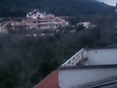 Attico arredato trilocale nuovo con terrazzo zona san leucio - foto 13