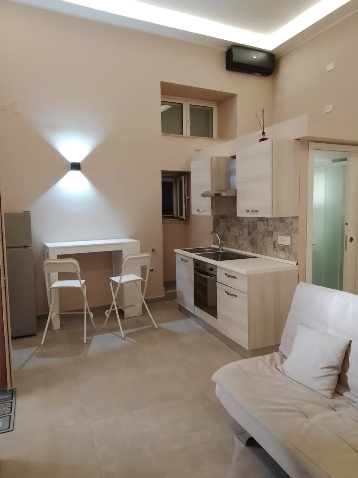 Ristrutturato e moderno miniappartamento in centro (CI) - foto 39