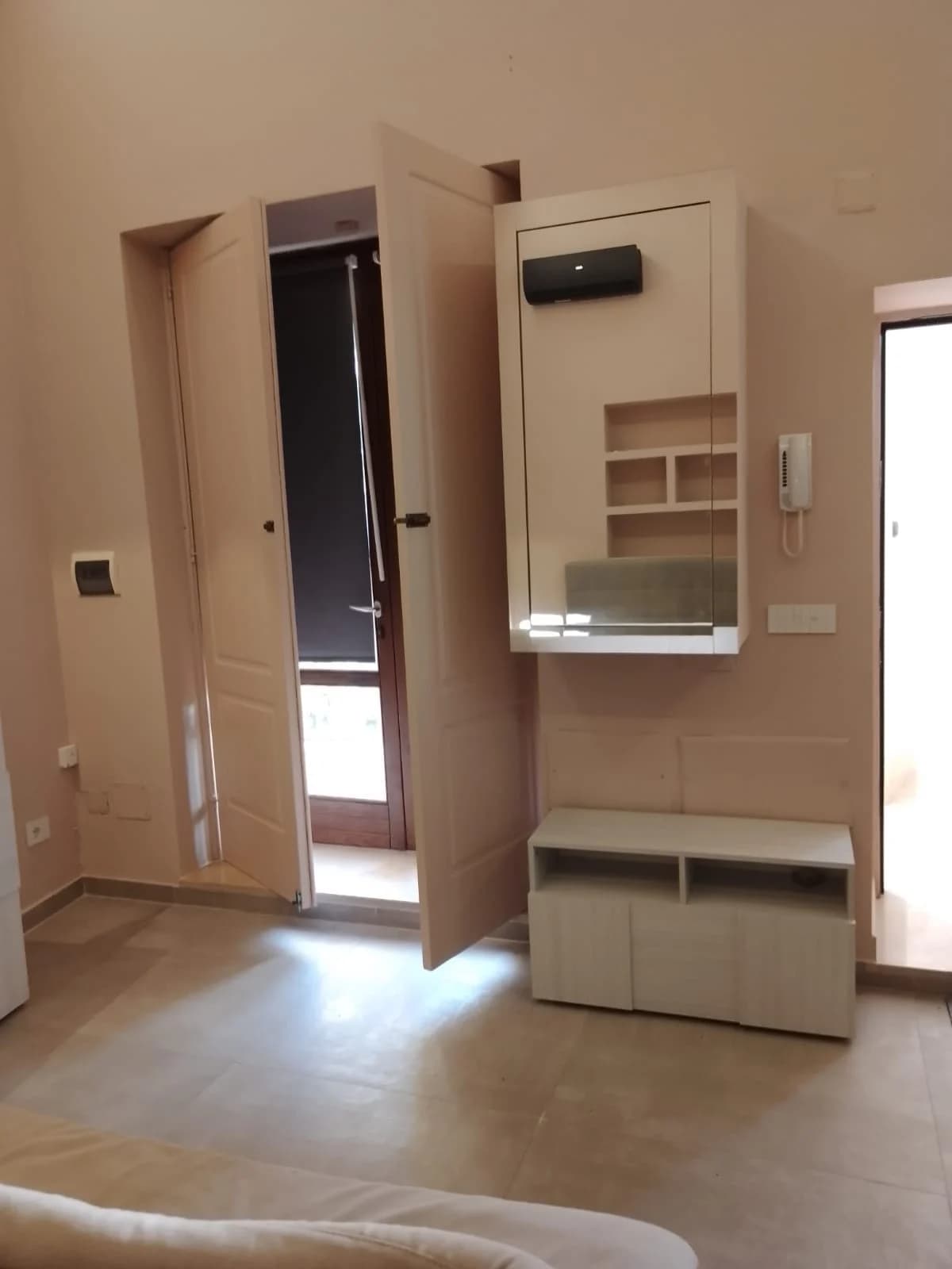 Ristrutturato e moderno miniappartamento in centro (CI) - foto 9