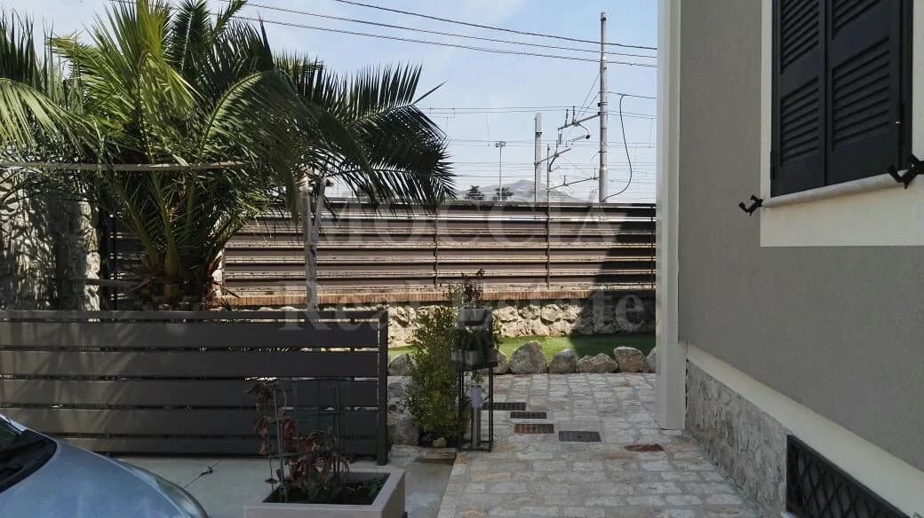 BILOCALE ARREDATO MODERNO IN RESIDENCE ZONA REGGIA - foto 20