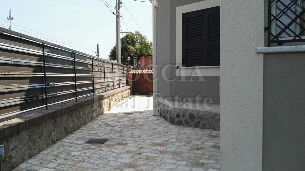 BILOCALE ARREDATO MODERNO IN RESIDENCE ZONA REGGIA - foto 24