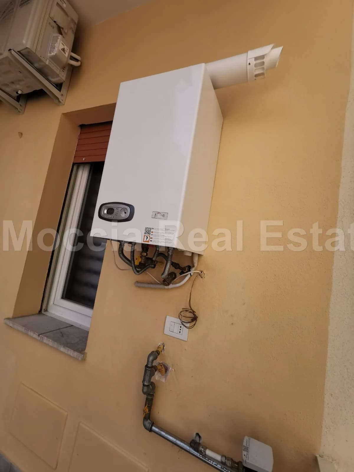Ampio Moderno Bilocale Arredato in centro Via Ricciardi - foto 5