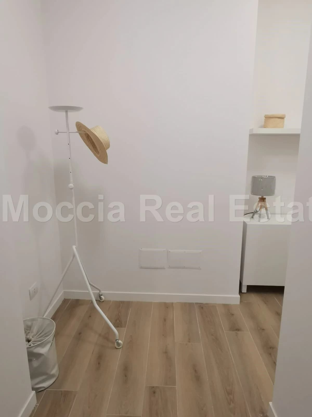 Ampio Moderno Bilocale Arredato in centro Via Ricciardi - foto 23