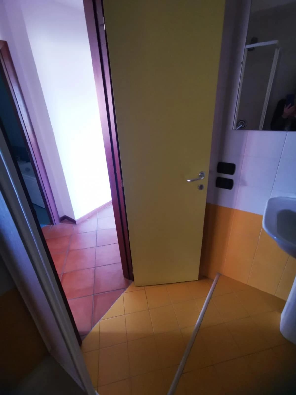 Ampio Trilocale Arredato con posto auto coperto zona centro - foto 9