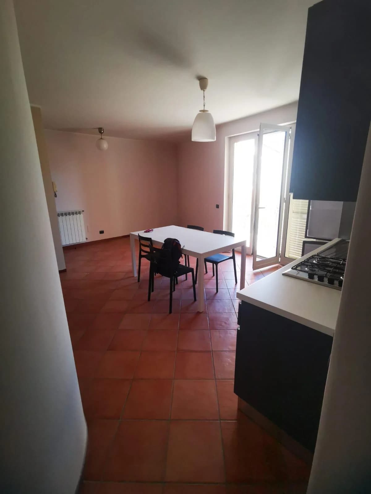 Ampio Trilocale Arredato con posto auto coperto zona centro - foto 25