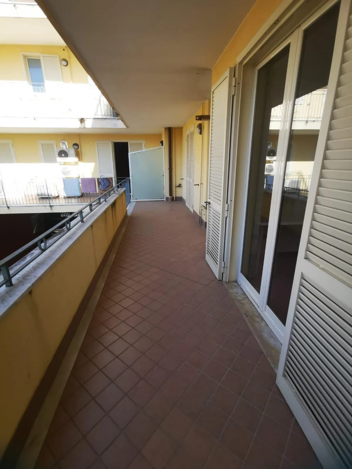 Ampio Trilocale Arredato con posto auto coperto zona centro - foto 32