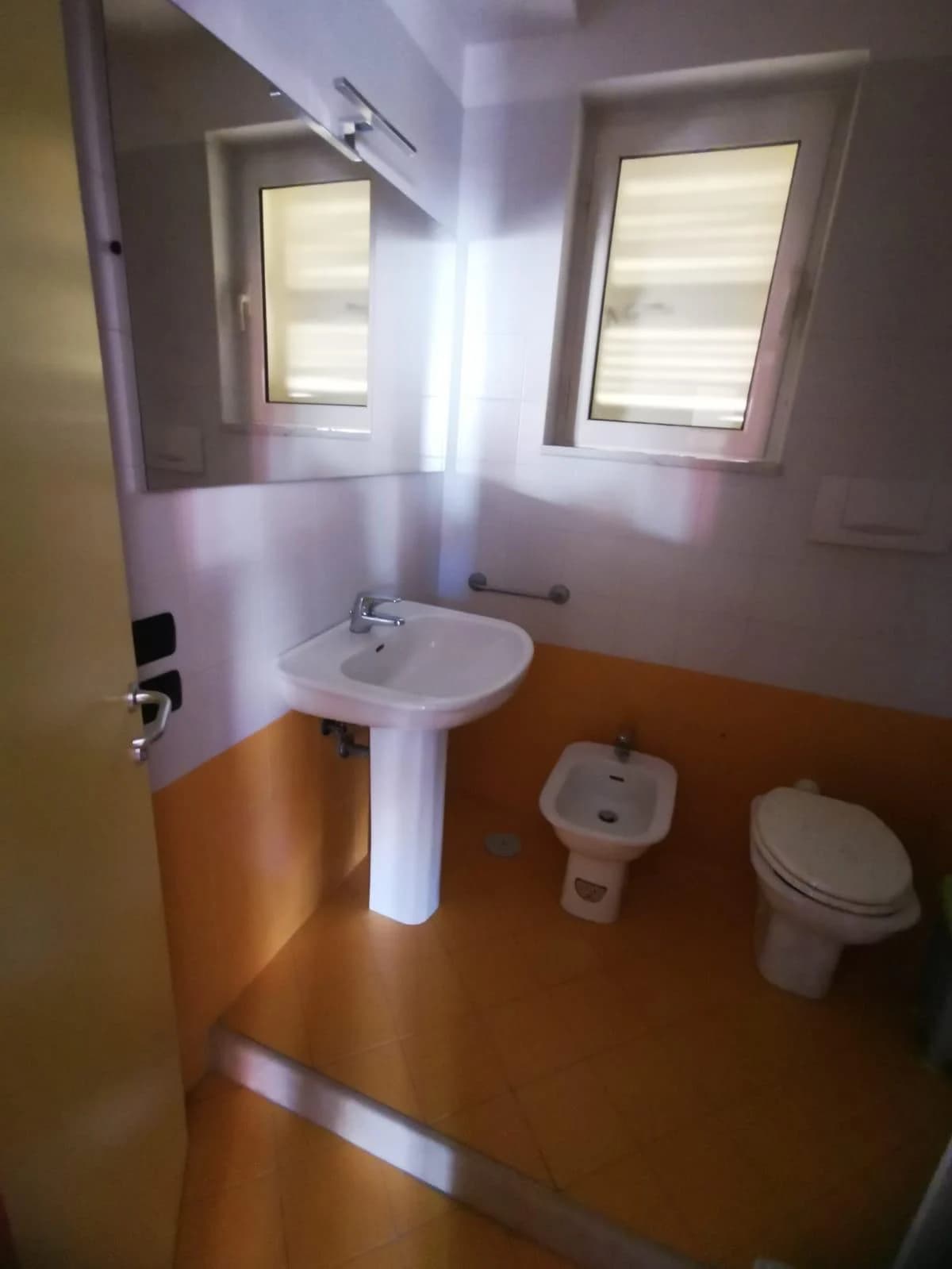 Ampio Trilocale Arredato con posto auto coperto zona centro - foto 40