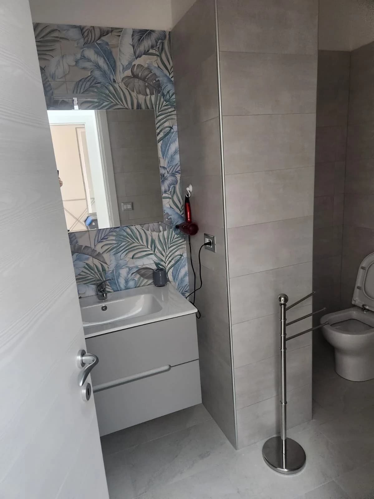 Bilocale ristrutturato e arredato zona san leucio - foto 11