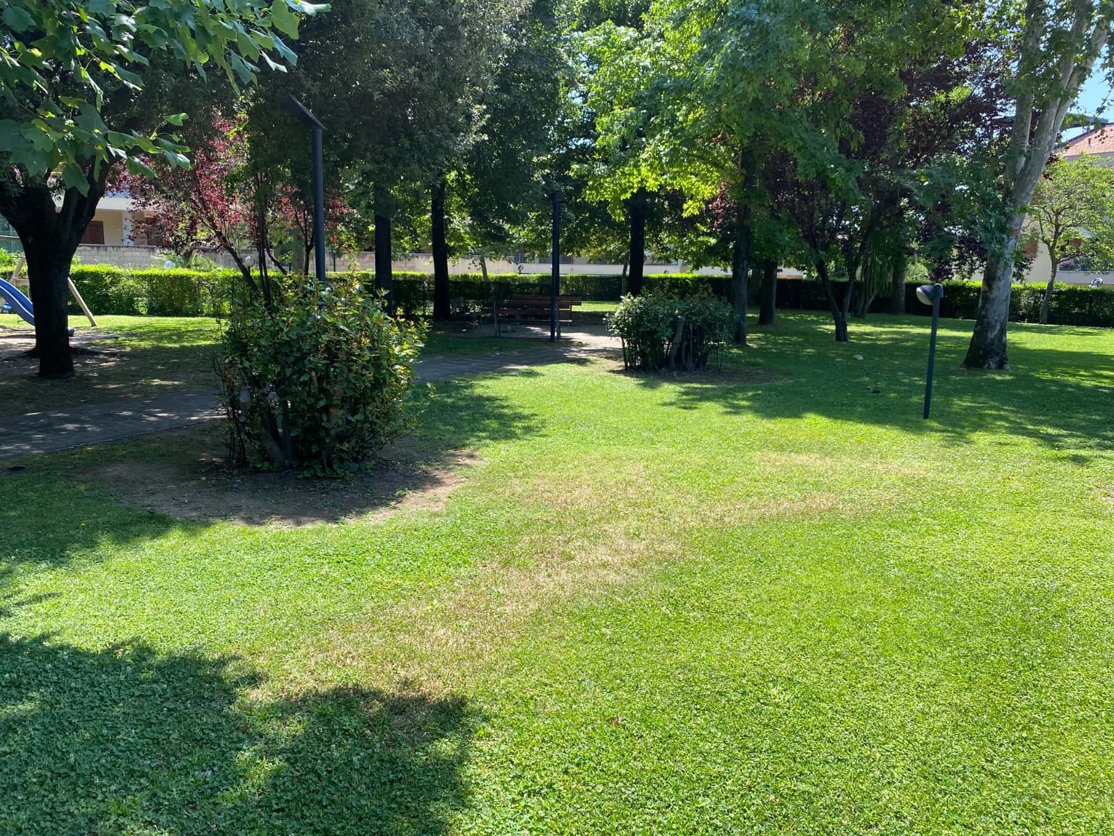 Ampio bilocale arredato con posto auto in parco con piscina casolla - foto 25