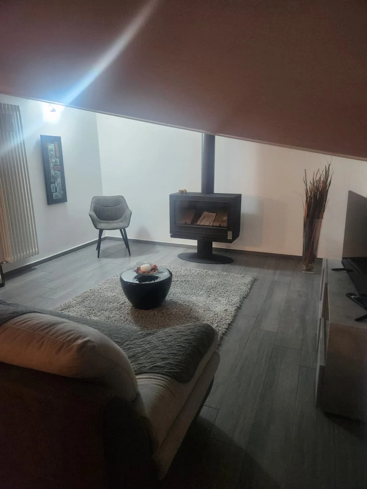 Attico arredato trilocale nuovo con terrazzo zona san leucio - foto 5