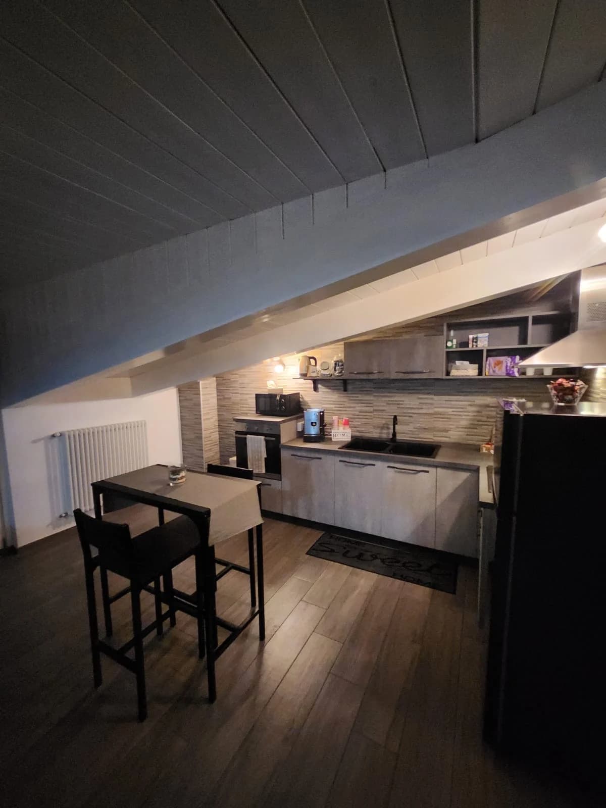 Attico arredato trilocale nuovo con terrazzo zona san leucio - foto 7