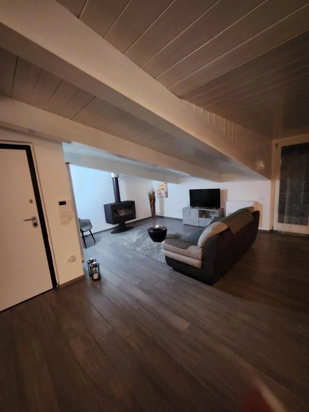 Attico arredato trilocale nuovo con terrazzo zona san leucio - foto 13
