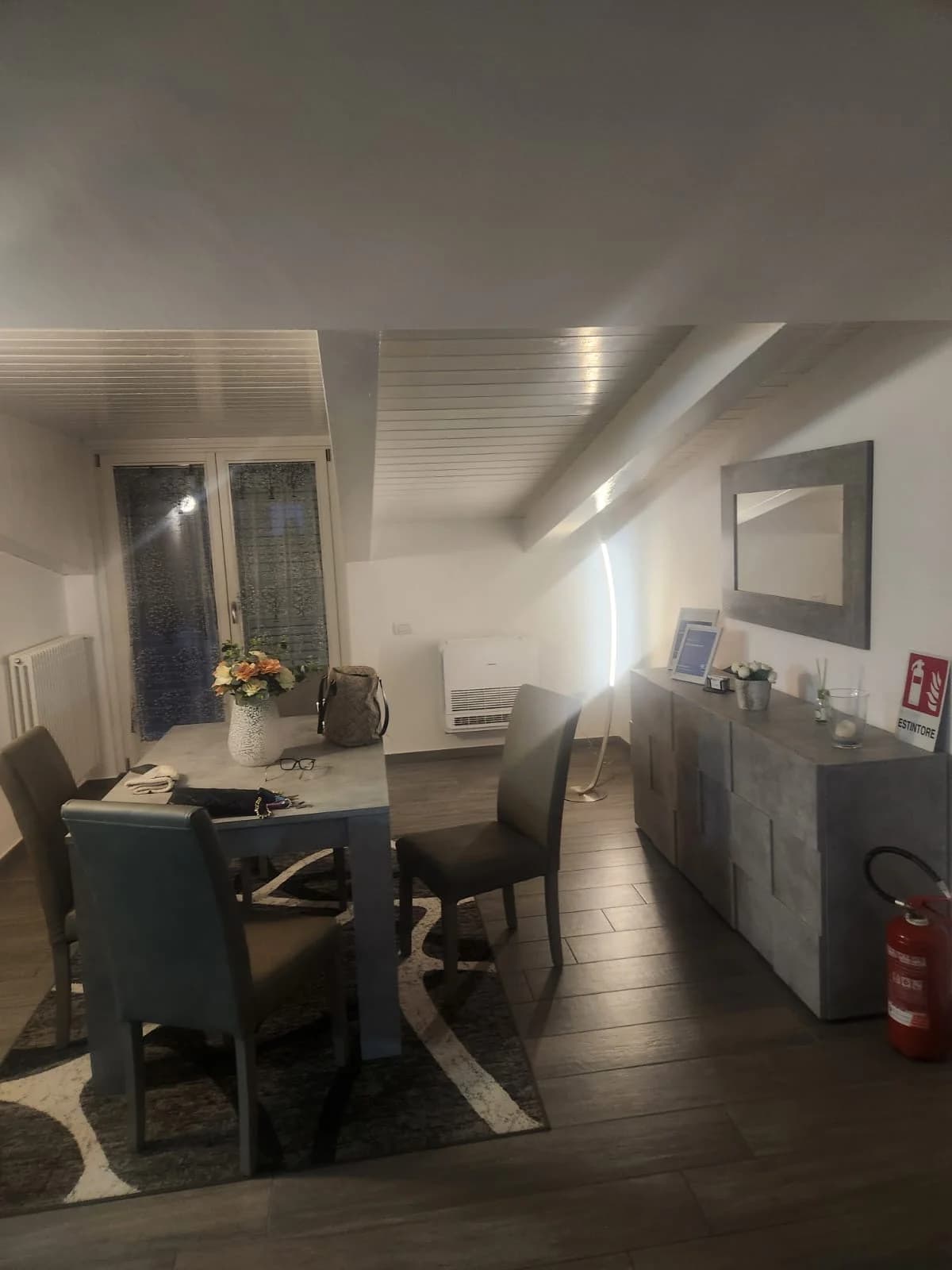 Attico arredato trilocale nuovo con terrazzo zona san leucio - foto 15