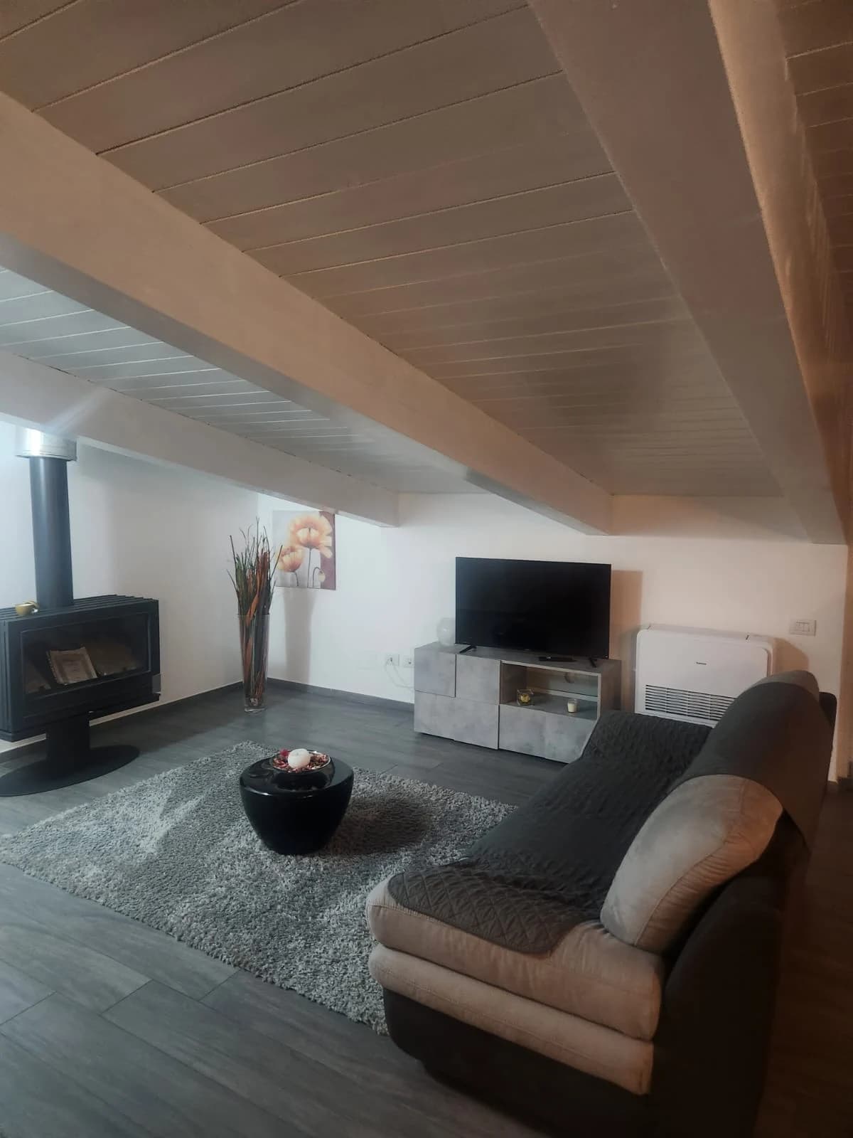 Attico arredato trilocale nuovo con terrazzo zona san leucio - foto 17