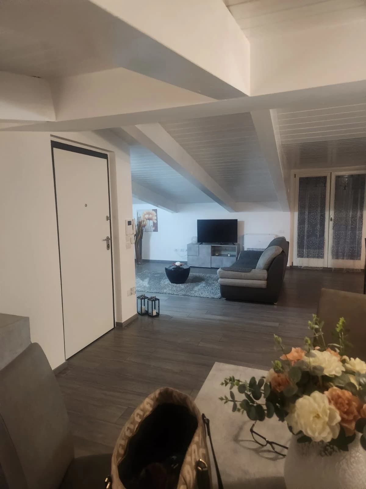 Attico arredato trilocale nuovo con terrazzo zona san leucio - foto 19