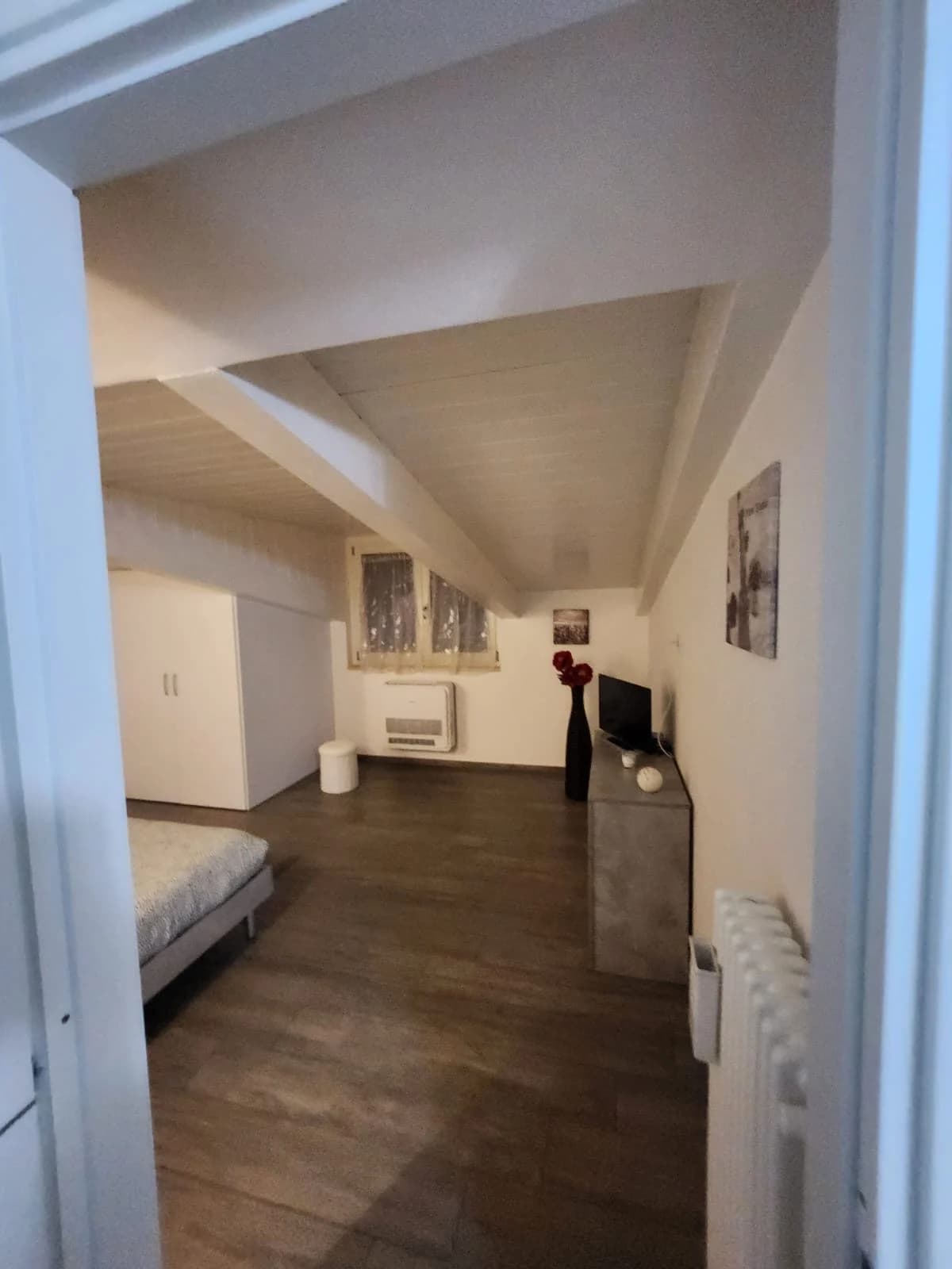 Attico arredato trilocale nuovo con terrazzo zona san leucio - foto 11