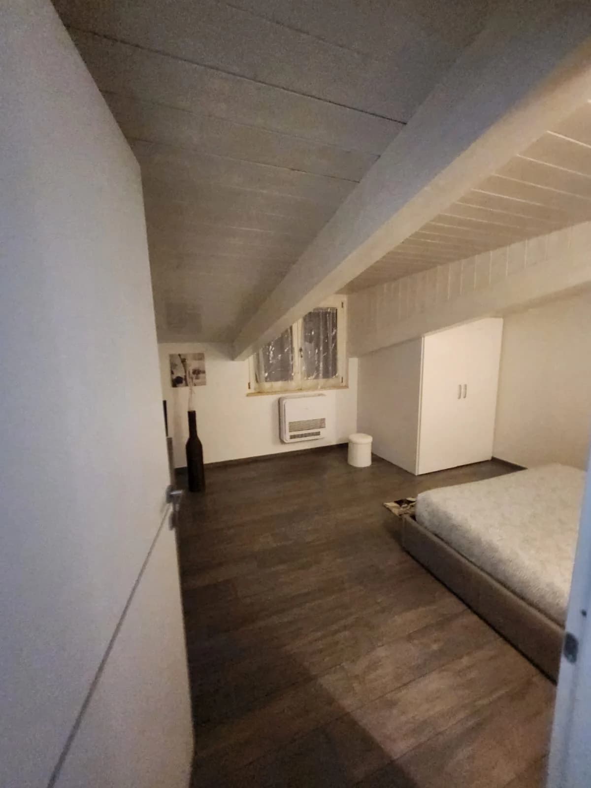 Attico arredato trilocale nuovo con terrazzo zona san leucio - foto 15