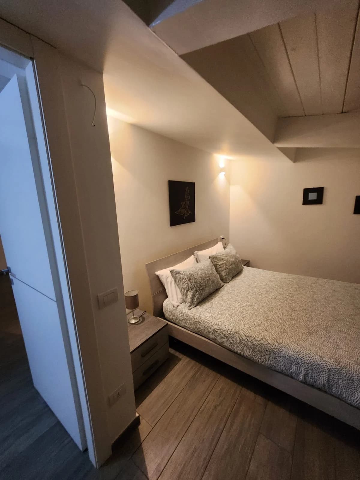 Attico arredato trilocale nuovo con terrazzo zona san leucio - foto 21